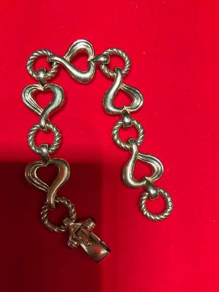 LADIES 18K YELLOW GOLD BRACELET.