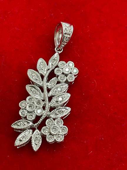 14K WHITE GOLD AND DIAMOND PENDANT