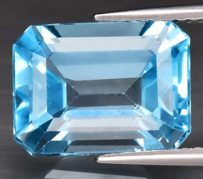 Amazing 6.70ct emerald cut sky blue Topaz