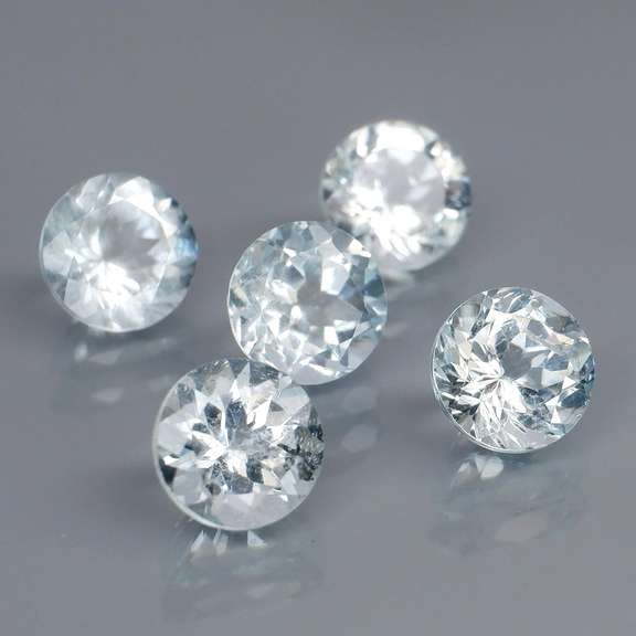 Gorgeous 4.23ct untreated platinum blue Aquamarine set