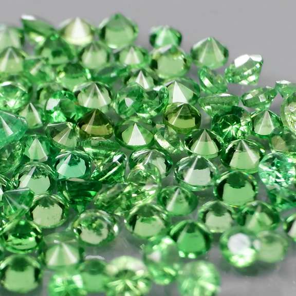 Chrome green! 2.53ct untreated Tsavorite set