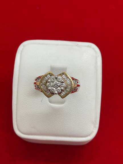 CERTIFIED LADIES 14K GOLD AND DIAMOND RING