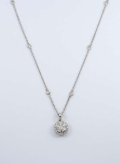 Stylish Diamond Necklace and Pendant