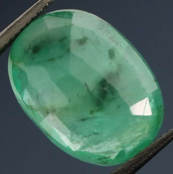 Glowing green! 3.70ct Colombian Emerald