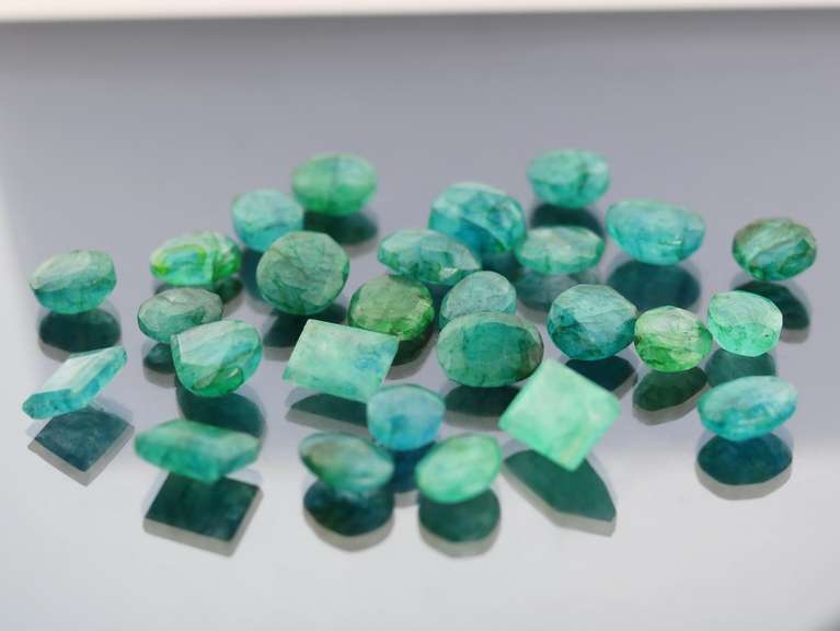 Heavy 228ct collection of Emeralds