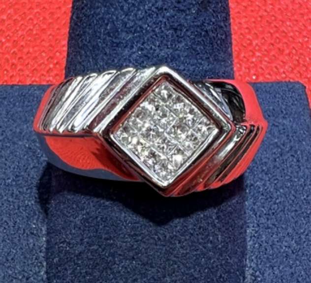 MENS 14K WHITE GOLD RING WITH 0.75 CARAT OF DIAMOND