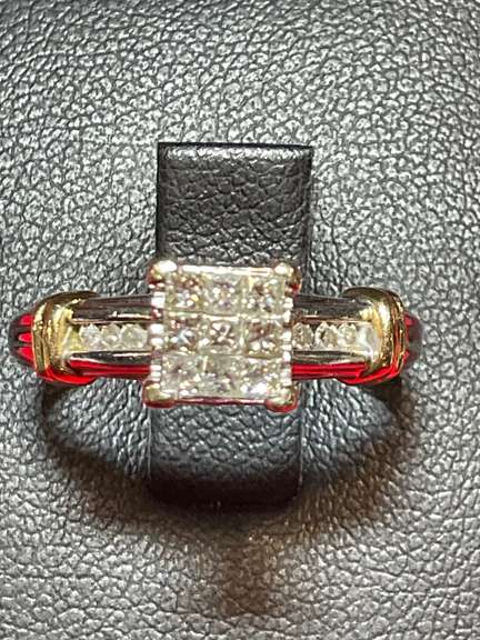 LADIES 14K WHITE GOLD AND DIAMOND RING