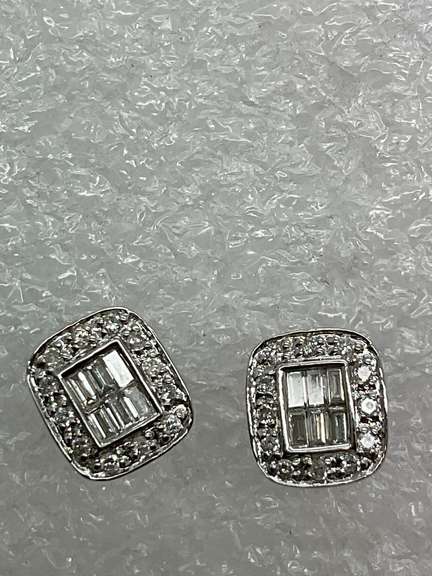 14K WHITE GOLD DIAMOND STUD EARRINGS