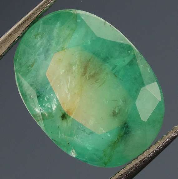 Glowing green! 3.70ct Colombian Emerald