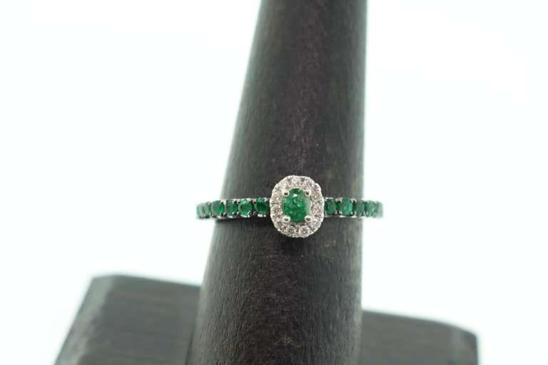 Delicate 18kt Yellow Gold Diamond Ring