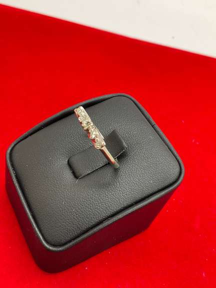 VINTAGE 14K WHITE GOLD AND DIAMOND RING