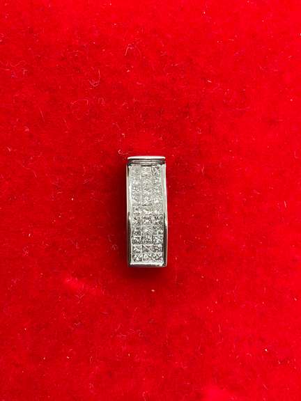 14K WHITE GOLD AND DIAMOND PENDANT