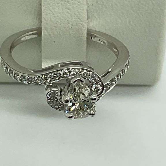 CERTIFIED BRAND NEW LADIES 14K WHITE GOLD  DIAMOND RING