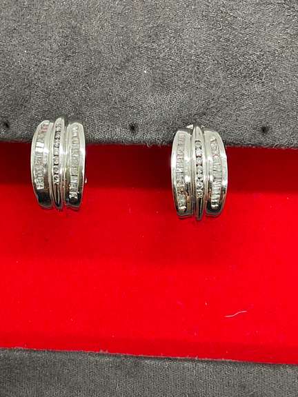 BRAND NEW 14K WHITE GOLD AND DIAMOND STUD EARRINGS