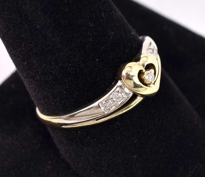 Wonderful Heart Diamond Ring in Yellow Gold