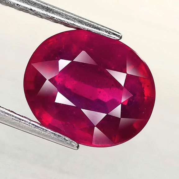 Stunning 3.55ct reddish pink Ruby