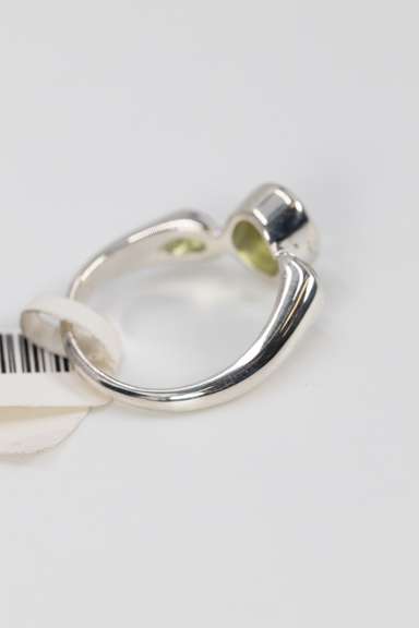 Sterling Silver Natural Peridot Gemstone Ring Size 9