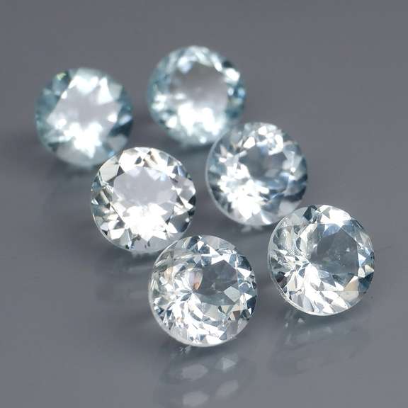Large 4.38ct platinum blue round cut Aquamarine set