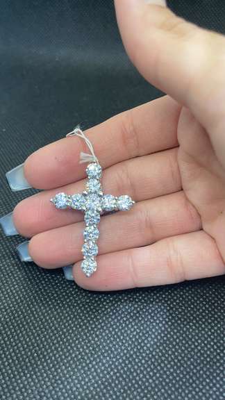 STUNNING 6CT DIAMOND CROSS PENDANT