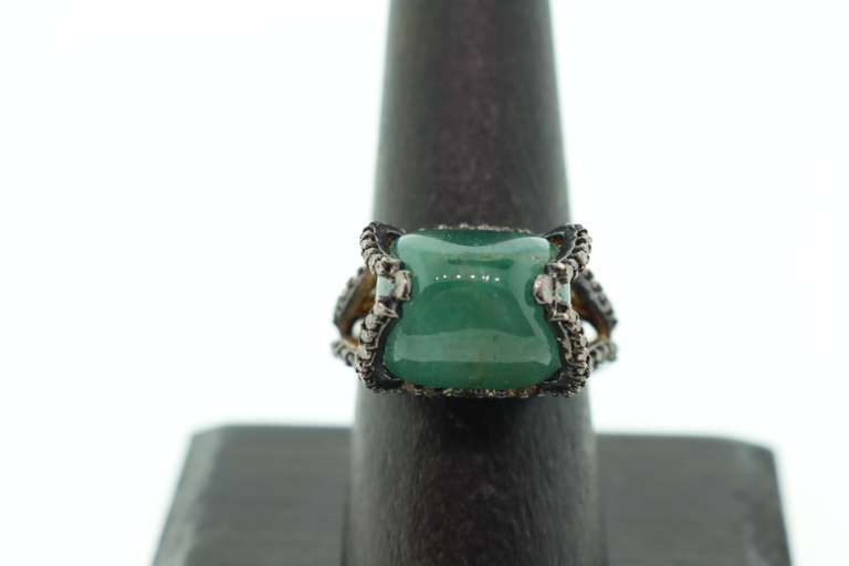 Modern Diamond Studded Silver Ring with Gorgeous Emerald