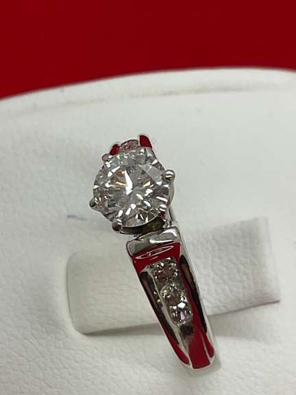 CERTIFIED LADIES PLATINUM AND DIAMOND RING