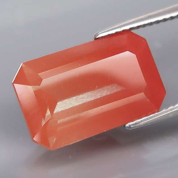 Excellent 6.87ct color shifting peach and green Andesine