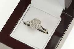 10K White Gold 0.25 Ctw Diamond Cluster Promise Engagement Ring