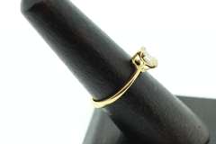 Eye-Pleasing 18kt Yellow Gold Oval Shaped Diamond Ring