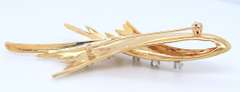 Handsome 18kt Yellow Gold Diamond Textured Brooch