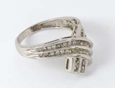 Nicely Styled WG Diamond Ring
