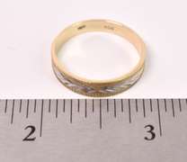 Tasteful Textured Band Ring in Yellow Gold