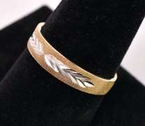Tasteful Textured Band Ring in Yellow Gold