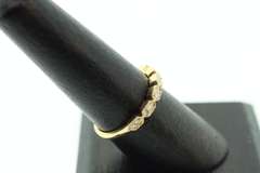 Alluring 18kt Yellow Gold Diamond Band