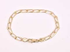 Distinct Curb Link Bracelet in 14K Yellow Gold