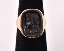 Dainty Cameo Ring in Yellow Gold