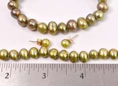 Lovely Colored Pearl Jewelry Set with Yellow Gold