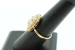 Glamorous 18kt Yellow Gold Diamond Ring