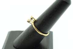 Exciting 18kt Yellow Gold Teardrop Diamond Ring