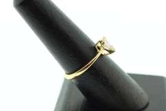 Exciting 18kt Yellow Gold Teardrop Diamond Ring