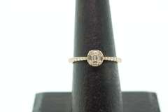 Splendid 18kt Yellow Gold Diamond Ring