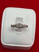 LADIES WHITE GOLD AND DIAMOND ING