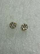 18K YELLOW GOLD AND DIAMOND STUD EARRINGS.