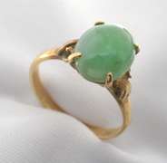 Lovely Vintage Oval Jade Ring