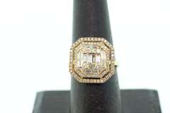 Glamorous 18kt Yellow Gold Diamond Ring