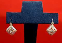 18K TWO-TONE GOLD EARRINGS WITH 0.40 CARAT OF DIAMOND