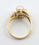 Nicely Designed Pearl & Diamond Ring