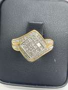 LADIES 14K GOLD AND DIAMOND RING