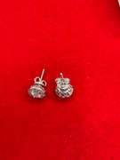 LADIES 14K GOLD AND DIAMOND STUDS.