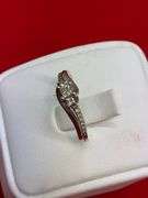 LADIES WHITE GOLD AND DIAMOND ING