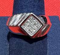 MENS 14K WHITE GOLD RING WITH 0.75 CARAT OF DIAMOND
